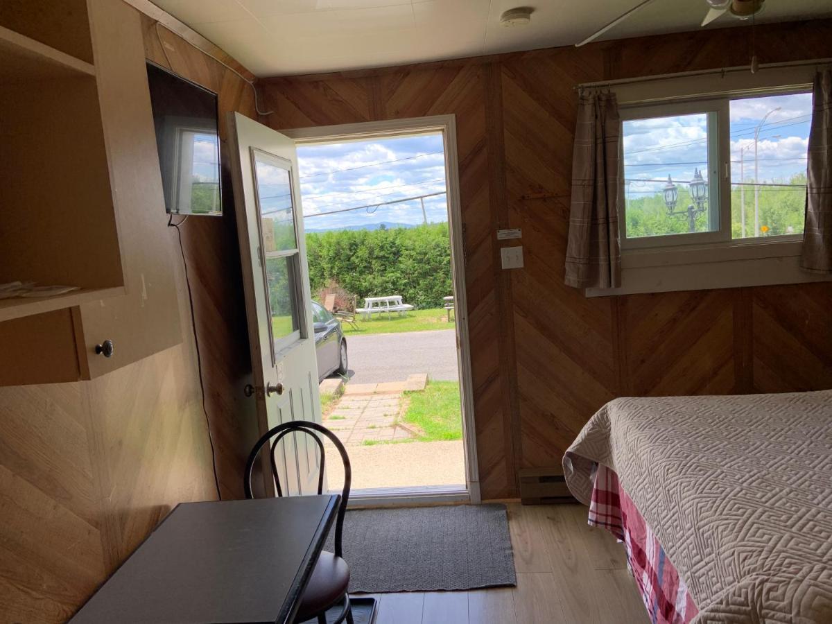 Motel & Chalets --Shefford-Waterloo- Habitation Forest 외부 사진